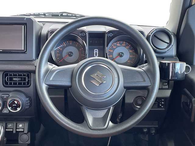 スズキ ジムニー シエラ JL 新潟県 2019(平31)年 1.9万km シフォンアイボリーM 4WD/社外SDナビ（型式：PVH-9300DVSZS）/・CD/DVD/Bluetooth/フルセグ/USB/ETC/前席シートヒーター/グリルガード/背面タイヤ/リヤタイヤカバー/純正LEDヘッドライト/オートライト/フロントフォグランプ/純正フロアマット/純正15インチAW夏タイヤ/ABS/盗難防止装置/センターデフロック/ダウンヒルアシストコントロール