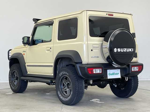 スズキ ジムニー シエラ JL 新潟県 2019(平31)年 1.9万km シフォンアイボリーM 4WD/社外SDナビ（型式：PVH-9300DVSZS）/・CD/DVD/Bluetooth/フルセグ/USB/ETC/前席シートヒーター/グリルガード/背面タイヤ/リヤタイヤカバー/純正LEDヘッドライト/オートライト/フロントフォグランプ/純正フロアマット/純正15インチAW夏タイヤ/ABS/盗難防止装置/センターデフロック/ダウンヒルアシストコントロール
