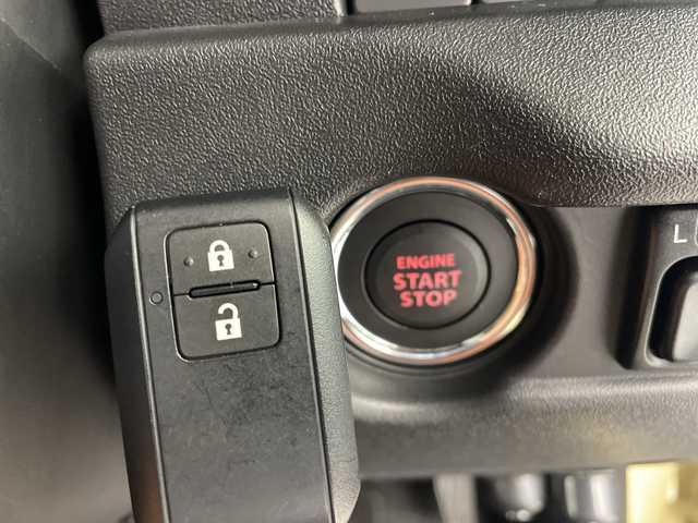 スズキ ジムニー シエラ JL 新潟県 2019(平31)年 1.9万km シフォンアイボリーM 4WD/社外SDナビ（型式：PVH-9300DVSZS）/・CD/DVD/Bluetooth/フルセグ/USB/ETC/前席シートヒーター/グリルガード/背面タイヤ/リヤタイヤカバー/純正LEDヘッドライト/オートライト/フロントフォグランプ/純正フロアマット/純正15インチAW夏タイヤ/ABS/盗難防止装置/センターデフロック/ダウンヒルアシストコントロール