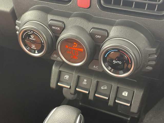 スズキ ジムニー シエラ JL 新潟県 2019(平31)年 1.9万km シフォンアイボリーM 4WD/社外SDナビ（型式：PVH-9300DVSZS）/・CD/DVD/Bluetooth/フルセグ/USB/ETC/前席シートヒーター/グリルガード/背面タイヤ/リヤタイヤカバー/純正LEDヘッドライト/オートライト/フロントフォグランプ/純正フロアマット/純正15インチAW夏タイヤ/ABS/盗難防止装置/センターデフロック/ダウンヒルアシストコントロール