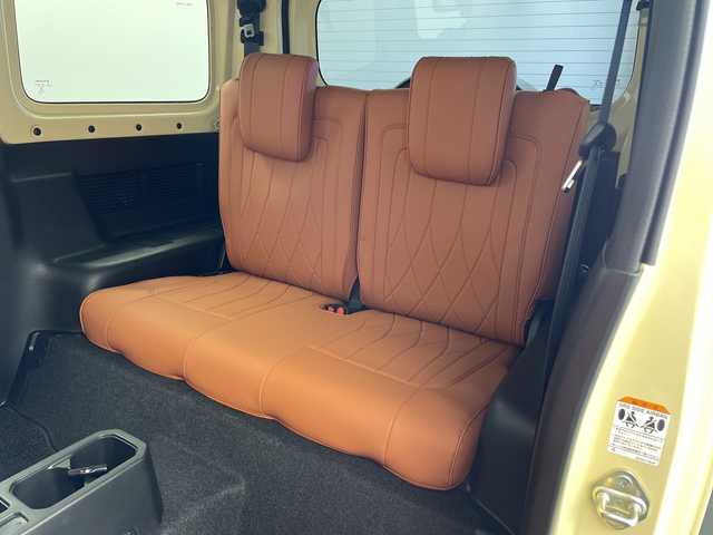 スズキ ジムニー シエラ JL 新潟県 2019(平31)年 1.9万km シフォンアイボリーM 4WD/社外SDナビ（型式：PVH-9300DVSZS）/・CD/DVD/Bluetooth/フルセグ/USB/ETC/前席シートヒーター/グリルガード/背面タイヤ/リヤタイヤカバー/純正LEDヘッドライト/オートライト/フロントフォグランプ/純正フロアマット/純正15インチAW夏タイヤ/ABS/盗難防止装置/センターデフロック/ダウンヒルアシストコントロール