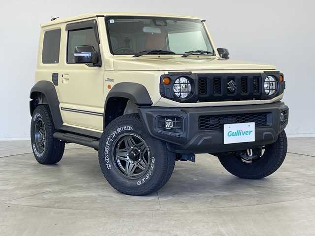 スズキ ジムニー シエラ JL 新潟県 2019(平31)年 1.9万km シフォンアイボリーM 4WD/社外SDナビ（型式：PVH-9300DVSZS）/・CD/DVD/Bluetooth/フルセグ/USB/ETC/前席シートヒーター/グリルガード/背面タイヤ/リヤタイヤカバー/純正LEDヘッドライト/オートライト/フロントフォグランプ/純正フロアマット/純正15インチAW夏タイヤ/ABS/盗難防止装置/センターデフロック/ダウンヒルアシストコントロール