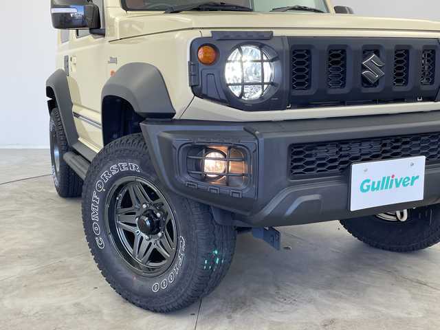 スズキ ジムニー シエラ JL 新潟県 2019(平31)年 1.9万km シフォンアイボリーM 4WD/社外SDナビ（型式：PVH-9300DVSZS）/・CD/DVD/Bluetooth/フルセグ/USB/ETC/前席シートヒーター/グリルガード/背面タイヤ/リヤタイヤカバー/純正LEDヘッドライト/オートライト/フロントフォグランプ/純正フロアマット/純正15インチAW夏タイヤ/ABS/盗難防止装置/センターデフロック/ダウンヒルアシストコントロール