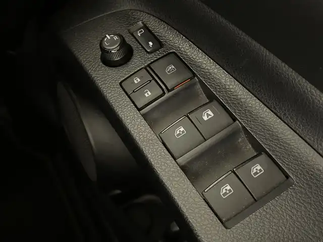 トヨタ シエンタ ハイブリッド X 千葉県 2017(平29)年 6.4万km ブラックマイカ 純正メモリナビ/Bluetooth/ドライブレコーダー/片側パワースライドドア/プッシュスタート/ETC/フルセグテレビ/純正フロアマット/バックカメラ