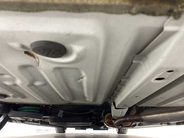 トヨタ エスクァイア ハイブリッド Gi 福岡県 2019(平31)年 3.7万km ホワイトパールクリスタルシャイン ALPINE11インチメモリナビ/・CD/DVD/BT/フルセグTV/・バックモニター/ALPINE12.8インチフリップダウンモニター/トヨタセーフティ/・プリクラッシュセーフティ/・レーンディパーチャーアラート/・先行車発進告知/・パーキングサポートブレーキ/クリアランスソナー/社外19インチアルミホイール/純正ダイナミックエアロ/TEIN車高調/両側パワースライドドア/革シート/・シートヒーター（D/N)/革巻きステアリング/・ステアリングリモコン/ドライブレコーダー前後/ETC/オートライト/・LEDヘッドライト/・フォグランプ