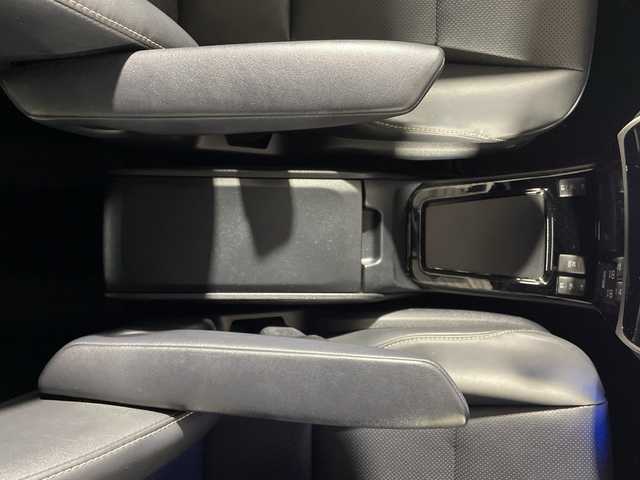 トヨタ エスクァイア ハイブリッド Gi 福岡県 2019(平31)年 3.7万km ホワイトパールクリスタルシャイン ALPINE11インチメモリナビ/・CD/DVD/BT/フルセグTV/・バックモニター/ALPINE12.8インチフリップダウンモニター/トヨタセーフティ/・プリクラッシュセーフティ/・レーンディパーチャーアラート/・先行車発進告知/・パーキングサポートブレーキ/クリアランスソナー/社外19インチアルミホイール/純正ダイナミックエアロ/TEIN車高調/両側パワースライドドア/革シート/・シートヒーター（D/N)/革巻きステアリング/・ステアリングリモコン/ドライブレコーダー前後/ETC/オートライト/・LEDヘッドライト/・フォグランプ