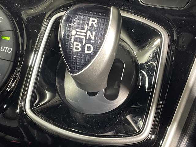 トヨタ エスクァイア ハイブリッド Gi 福岡県 2019(平31)年 3.7万km ホワイトパールクリスタルシャイン ALPINE11インチメモリナビ/・CD/DVD/BT/フルセグTV/・バックモニター/ALPINE12.8インチフリップダウンモニター/トヨタセーフティ/・プリクラッシュセーフティ/・レーンディパーチャーアラート/・先行車発進告知/・パーキングサポートブレーキ/クリアランスソナー/社外19インチアルミホイール/純正ダイナミックエアロ/TEIN車高調/両側パワースライドドア/革シート/・シートヒーター（D/N)/革巻きステアリング/・ステアリングリモコン/ドライブレコーダー前後/ETC/オートライト/・LEDヘッドライト/・フォグランプ