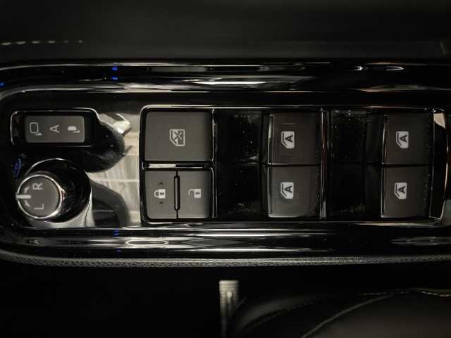 トヨタ エスクァイア ハイブリッド Gi 福岡県 2019(平31)年 3.7万km ホワイトパールクリスタルシャイン ALPINE11インチメモリナビ/・CD/DVD/BT/フルセグTV/・バックモニター/ALPINE12.8インチフリップダウンモニター/トヨタセーフティ/・プリクラッシュセーフティ/・レーンディパーチャーアラート/・先行車発進告知/・パーキングサポートブレーキ/クリアランスソナー/社外19インチアルミホイール/純正ダイナミックエアロ/TEIN車高調/両側パワースライドドア/革シート/・シートヒーター（D/N)/革巻きステアリング/・ステアリングリモコン/ドライブレコーダー前後/ETC/オートライト/・LEDヘッドライト/・フォグランプ