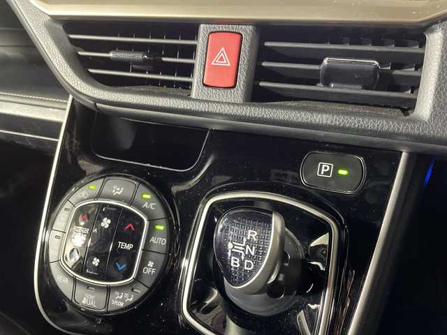 トヨタ エスクァイア ハイブリッド Gi 福岡県 2019(平31)年 3.7万km ホワイトパールクリスタルシャイン ALPINE11インチメモリナビ/・CD/DVD/BT/フルセグTV/・バックモニター/ALPINE12.8インチフリップダウンモニター/トヨタセーフティ/・プリクラッシュセーフティ/・レーンディパーチャーアラート/・先行車発進告知/・パーキングサポートブレーキ/クリアランスソナー/社外19インチアルミホイール/純正ダイナミックエアロ/TEIN車高調/両側パワースライドドア/革シート/・シートヒーター（D/N)/革巻きステアリング/・ステアリングリモコン/ドライブレコーダー前後/ETC/オートライト/・LEDヘッドライト/・フォグランプ