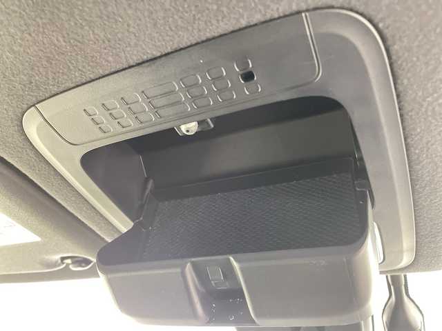 トヨタ エスクァイア ハイブリッド Gi 福岡県 2019(平31)年 3.7万km ホワイトパールクリスタルシャイン ALPINE11インチメモリナビ/・CD/DVD/BT/フルセグTV/・バックモニター/ALPINE12.8インチフリップダウンモニター/トヨタセーフティ/・プリクラッシュセーフティ/・レーンディパーチャーアラート/・先行車発進告知/・パーキングサポートブレーキ/クリアランスソナー/社外19インチアルミホイール/純正ダイナミックエアロ/TEIN車高調/両側パワースライドドア/革シート/・シートヒーター（D/N)/革巻きステアリング/・ステアリングリモコン/ドライブレコーダー前後/ETC/オートライト/・LEDヘッドライト/・フォグランプ