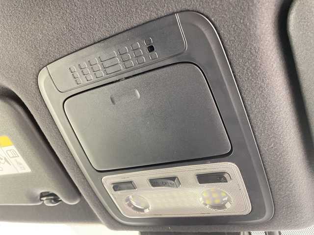 トヨタ エスクァイア ハイブリッド Gi 福岡県 2019(平31)年 3.7万km ホワイトパールクリスタルシャイン ALPINE11インチメモリナビ/・CD/DVD/BT/フルセグTV/・バックモニター/ALPINE12.8インチフリップダウンモニター/トヨタセーフティ/・プリクラッシュセーフティ/・レーンディパーチャーアラート/・先行車発進告知/・パーキングサポートブレーキ/クリアランスソナー/社外19インチアルミホイール/純正ダイナミックエアロ/TEIN車高調/両側パワースライドドア/革シート/・シートヒーター（D/N)/革巻きステアリング/・ステアリングリモコン/ドライブレコーダー前後/ETC/オートライト/・LEDヘッドライト/・フォグランプ