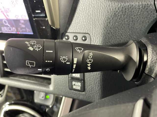 トヨタ エスクァイア ハイブリッド Gi 福岡県 2019(平31)年 3.7万km ホワイトパールクリスタルシャイン ALPINE11インチメモリナビ/・CD/DVD/BT/フルセグTV/・バックモニター/ALPINE12.8インチフリップダウンモニター/トヨタセーフティ/・プリクラッシュセーフティ/・レーンディパーチャーアラート/・先行車発進告知/・パーキングサポートブレーキ/クリアランスソナー/社外19インチアルミホイール/純正ダイナミックエアロ/TEIN車高調/両側パワースライドドア/革シート/・シートヒーター（D/N)/革巻きステアリング/・ステアリングリモコン/ドライブレコーダー前後/ETC/オートライト/・LEDヘッドライト/・フォグランプ