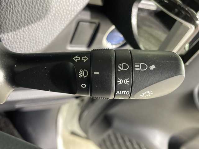 トヨタ エスクァイア ハイブリッド Gi 福岡県 2019(平31)年 3.7万km ホワイトパールクリスタルシャイン ALPINE11インチメモリナビ/・CD/DVD/BT/フルセグTV/・バックモニター/ALPINE12.8インチフリップダウンモニター/トヨタセーフティ/・プリクラッシュセーフティ/・レーンディパーチャーアラート/・先行車発進告知/・パーキングサポートブレーキ/クリアランスソナー/社外19インチアルミホイール/純正ダイナミックエアロ/TEIN車高調/両側パワースライドドア/革シート/・シートヒーター（D/N)/革巻きステアリング/・ステアリングリモコン/ドライブレコーダー前後/ETC/オートライト/・LEDヘッドライト/・フォグランプ