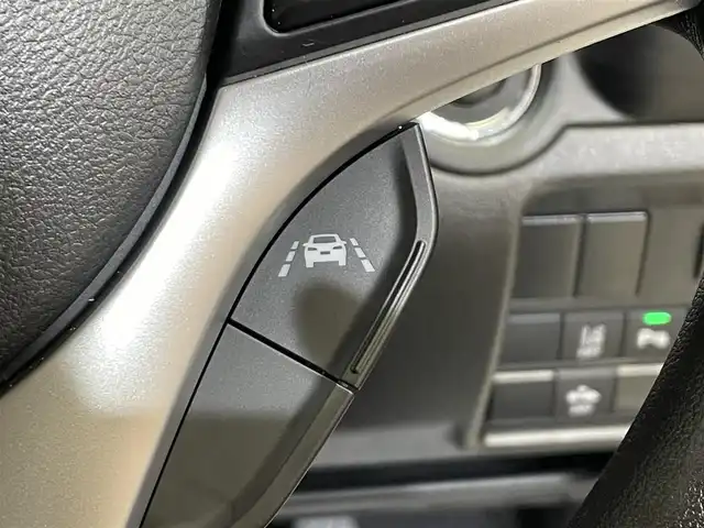 スズキ ソリオ HV MG 岩手県 2025(令7)年 1.6万km スターシルバーメタリック ４WD/スズキセーフティサポート/デュアルセンサーブレーキサポート２/車線逸脱抑制機能/アダプティブクルーズコントロール/車線維持支援機能/標識認識機能/先行車・青信号発信お知らせ/誤発進抑制機能/低速時ブレーキアシスト/パーキングセンサー/横滑り防止装置/アイドリングストップ/オートライト/ヘッドライトレベライザー/助手席アンダーボックス/社外ナビ/ワンセグTV/15インチスチールホイール/純正ホイールキャップ