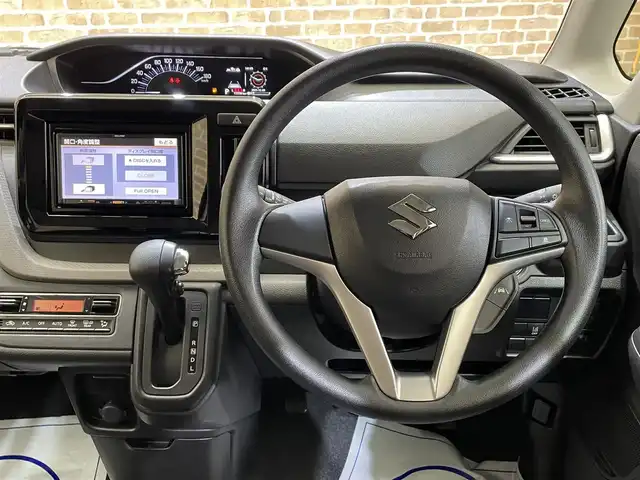 スズキ ソリオ HV MG 岩手県 2025(令7)年 1.6万km スターシルバーメタリック ４WD/スズキセーフティサポート/デュアルセンサーブレーキサポート２/車線逸脱抑制機能/アダプティブクルーズコントロール/車線維持支援機能/標識認識機能/先行車・青信号発信お知らせ/誤発進抑制機能/低速時ブレーキアシスト/パーキングセンサー/横滑り防止装置/アイドリングストップ/オートライト/ヘッドライトレベライザー/助手席アンダーボックス/社外ナビ/ワンセグTV/15インチスチールホイール/純正ホイールキャップ