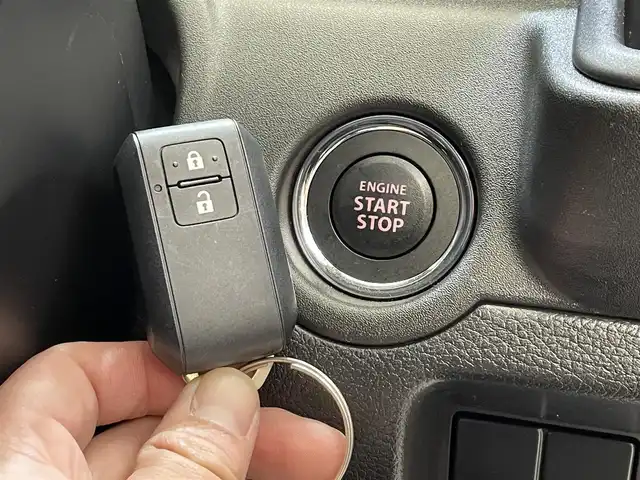 スズキ ソリオ HV MG 岩手県 2025(令7)年 1.6万km スターシルバーメタリック ４WD/スズキセーフティサポート/デュアルセンサーブレーキサポート２/車線逸脱抑制機能/アダプティブクルーズコントロール/車線維持支援機能/標識認識機能/先行車・青信号発信お知らせ/誤発進抑制機能/低速時ブレーキアシスト/パーキングセンサー/横滑り防止装置/アイドリングストップ/オートライト/ヘッドライトレベライザー/助手席アンダーボックス/社外ナビ/ワンセグTV/15インチスチールホイール/純正ホイールキャップ