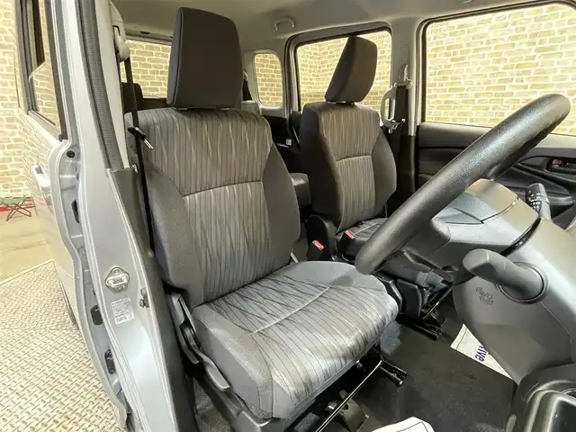 スズキ ソリオ HV MG 岩手県 2025(令7)年 1.6万km スターシルバーメタリック ４WD/スズキセーフティサポート/デュアルセンサーブレーキサポート２/車線逸脱抑制機能/アダプティブクルーズコントロール/車線維持支援機能/標識認識機能/先行車・青信号発信お知らせ/誤発進抑制機能/低速時ブレーキアシスト/パーキングセンサー/横滑り防止装置/アイドリングストップ/オートライト/ヘッドライトレベライザー/助手席アンダーボックス/社外ナビ/ワンセグTV/15インチスチールホイール/純正ホイールキャップ