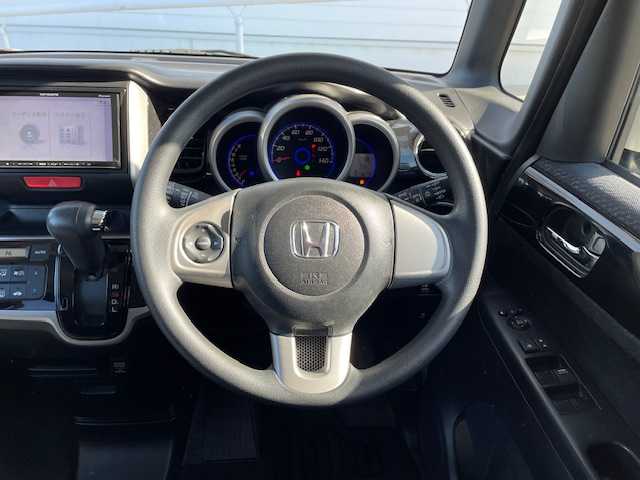 ホンダ Ｎ ＢＯＸ カスタム G Lパッケージ 富山県 2013(平25)年 7.6万km プレミアムホワイトパール (株)IDOMが運営する【じしゃロン富山店】の自社ローン対象車両になります。こちらは現金ご利用時の価格です。自社ローンご希望の方は別途その旨お申付け下さい。/メモリナビ/FM/AM/フルセグ/SD/Bluetooth/ETC/片側パワースライドドア/横滑り防止装置/HIDヘッドライト/オートライト/フォグランプ/ドアバイザー/スマートキー/プッシュスタート/スペアキー1本/取説