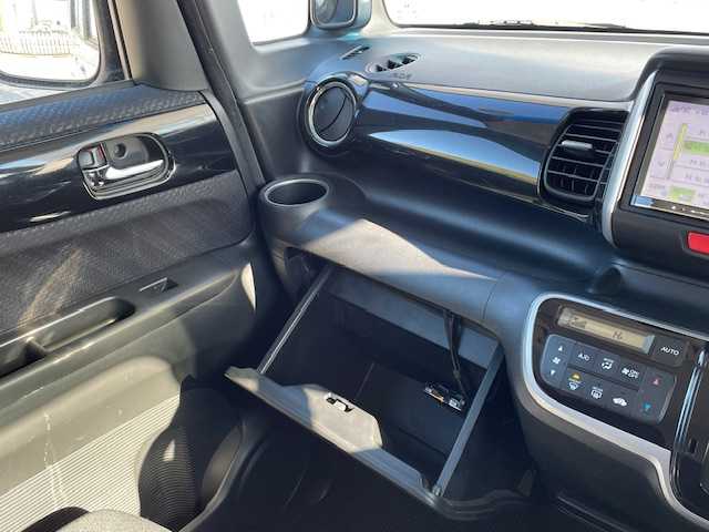 ホンダ Ｎ ＢＯＸ カスタム G Lパッケージ 富山県 2013(平25)年 7.6万km プレミアムホワイトパール (株)IDOMが運営する【じしゃロン富山店】の自社ローン対象車両になります。こちらは現金ご利用時の価格です。自社ローンご希望の方は別途その旨お申付け下さい。/メモリナビ/FM/AM/フルセグ/SD/Bluetooth/ETC/片側パワースライドドア/横滑り防止装置/HIDヘッドライト/オートライト/フォグランプ/ドアバイザー/スマートキー/プッシュスタート/スペアキー1本/取説