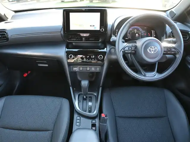 トヨタ ヤリスクロス ハイブリッド Z 千葉県 2025(令7)年 0.9万km ベージュ Toyota Safety Sense/・プリクラッシュセーフティ/・レーンディパーチャーアラート/・オートハイビーム/・レーダークルーズコントロール/・ブラインドスポットモニター/純正コネクティッドナビ/地デジTV/【Bluetooth接続】/パノラミックビューモニター/ドライブレコーダー/革巻きステアリング/ステアリングヒーター/ステアリングスイッチ/運転席パワーシート/ハーフレザーシート/前席シートヒーター/ETC（2.0）/LEDヘッドライト/クリアランスソナー/純正18インチアルミホイル/サイド/カーテンエアバッグ/スマートキー