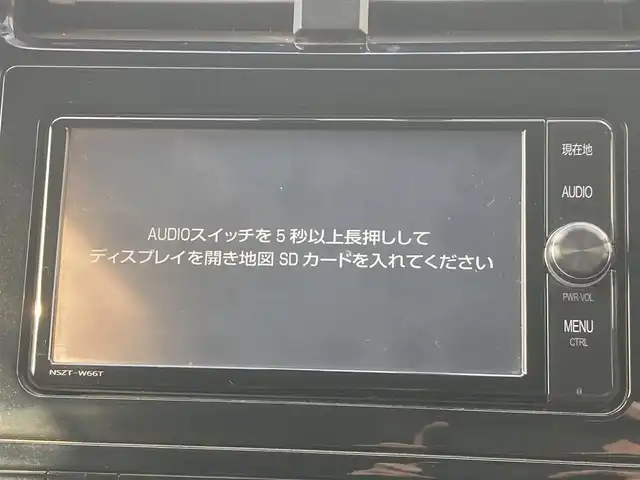 トヨタ プリウス S ツーリングセレクション 熊本県 2018(平30)年 7万km アティチュードブラックマイカ 純正ナビ　NSZT-W66T/・AM/FM/CD/DVD/SD/BT/・フルセグTV/横滑り防止システム/フロント・サイド・リアエアロ/ETC/革巻きステアリング/・ステアリングスイッチ/オートライト/・LEDライト/・フォグランプ/レザーシート/・D/N席シートヒーター/電動格納ミラー/・ウインカーミラー/ドアバイザー/純正フロアマット/純正アルミホイール/ダブル＆カーテンエアバック/プッシュスタート/スマートキー