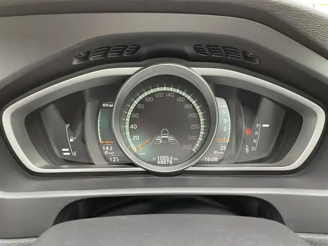 ボルボ Ｖ４０ D4 モメンタム 愛知県 2017(平29)年 4.9万km デニムブルーメタリック /禁煙車//純正メーカーオプションナビ//フルセグTV/CD/DVD/BT/USB/iPod//ブラインドスポットモニター//バックカメラ//ビルトインETC//コーナーセンサー//横滑り防止装置//レーンキーピングエイド//衝突軽減ブレーキ//パドルシフト//MTモード付AT//アイドリングストップ//レーダークルーズコントロール//プッシュスタート//ECOスイッチ//オートリトラクタブルミラー//純正17インチアルミホイール//社外16インチアルミホイール付スタッドレスタイヤ有//純正フロアマット//純正オートLEDヘッドライト//リアフォグランプ//パワーシート(D)//シートメモリー(D)//イモビライザー//ISOFIX//照明付バニティミラー//トノカバー//トランクオープナー//ステアリングスイッチ//スマートキー//スペアキー×1//保証書/取扱説明書//ディーラー記録簿(H30.31.R3)//その他記録簿(R4.5.6)