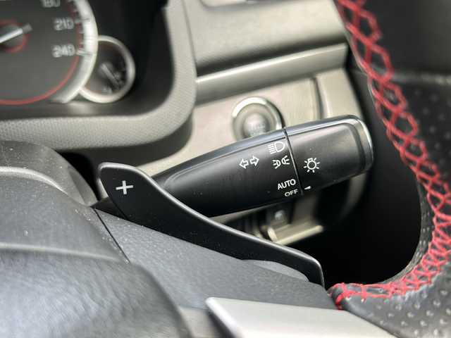 スズキ スイフト スポーツ 石川県 2015(平27)年 7万km スノーホワイトパール 社外SDナビ〔AVIC-MRZ099〕/（CD/DVD/BT/フルセグ/USB/iPod）/バックカメラ/クルーズコントロール/HIDオートライト/社外17インチAW/前後ドライブレコーダー（ZDR-015）/パドルシフト/ステアリングスイッチ/横滑り防止装置/スマートキー/ビルトインETC/革巻いステアリング