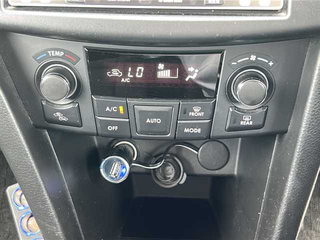 スズキ スイフト スポーツ 石川県 2015(平27)年 7万km スノーホワイトパール 社外SDナビ〔AVIC-MRZ099〕/（CD/DVD/BT/フルセグ/USB/iPod）/バックカメラ/クルーズコントロール/HIDオートライト/社外17インチAW/前後ドライブレコーダー（ZDR-015）/パドルシフト/ステアリングスイッチ/横滑り防止装置/スマートキー/ビルトインETC/革巻いステアリング