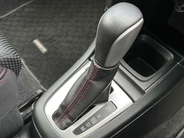 スズキ スイフト スポーツ 石川県 2015(平27)年 7万km スノーホワイトパール 社外SDナビ〔AVIC-MRZ099〕/（CD/DVD/BT/フルセグ/USB/iPod）/バックカメラ/クルーズコントロール/HIDオートライト/社外17インチAW/前後ドライブレコーダー（ZDR-015）/パドルシフト/ステアリングスイッチ/横滑り防止装置/スマートキー/ビルトインETC/革巻いステアリング