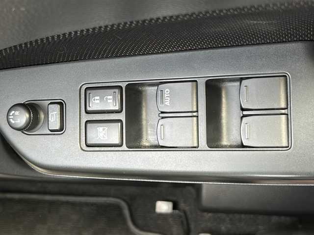 スズキ スイフト スポーツ 石川県 2015(平27)年 7万km スノーホワイトパール 社外SDナビ〔AVIC-MRZ099〕/（CD/DVD/BT/フルセグ/USB/iPod）/バックカメラ/クルーズコントロール/HIDオートライト/社外17インチAW/前後ドライブレコーダー（ZDR-015）/パドルシフト/ステアリングスイッチ/横滑り防止装置/スマートキー/ビルトインETC/革巻いステアリング