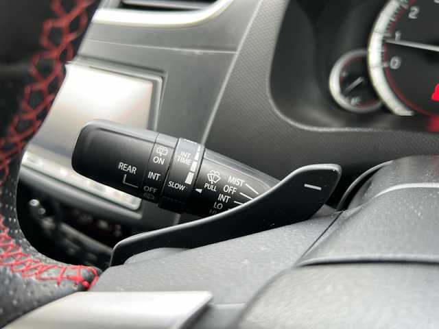 スズキ スイフト スポーツ 石川県 2015(平27)年 7万km スノーホワイトパール 社外SDナビ〔AVIC-MRZ099〕/（CD/DVD/BT/フルセグ/USB/iPod）/バックカメラ/クルーズコントロール/HIDオートライト/社外17インチAW/前後ドライブレコーダー（ZDR-015）/パドルシフト/ステアリングスイッチ/横滑り防止装置/スマートキー/ビルトインETC/革巻いステアリング
