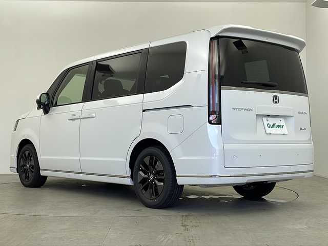 ホンダ ステップワゴン スパーダ eHEV 鹿児島県 2025(令7)年 0.1万km未満 プラチナムホワイトパール 登録済未使用車/純正11.4インチSDナビ/(BT/CD/DVD/AppleCarPlay/AndroidAuto/フルセグTV)/ホンダセンシング/電動パワーバックドア/両側パワースライドドア/オットマンシート/ブラインドスポットモニター/レーダークルーズコントロール/パワーバックドア/ハーフレザーシート/前席シートヒーター/電動パーキングブレーキ/オートホールド/パドルシフト/前後コーナーセンサー/3列シート/ウォークスルー/オートマチックハイビーム/アイドリングストップ/保証書/取扱説明書