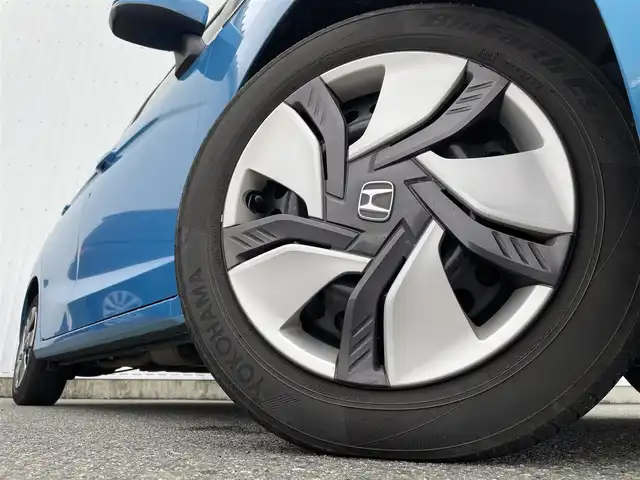 ホンダ フィット ハイブリット Lパッケージ 福岡県 2013(平25)年 8.8万km ビビットスカイブルーP 純正ナビ（ＣＤ　ＤＶＤ　フルセグ　Ｂｌｕｅｔｏｏｔｈ　ＨＤＭＩ）　バックカメラ　シティブレーキアクティブシステム　ビルトインＥＴＣ　スマートキー　プッシュスタート　クルーズコントロール　ハーフレザー