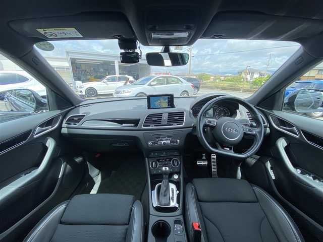 アウディ Ｑ３ Sラインコンペティション 福岡県 2018(平30)年 2.8万km デイトナグレーパールエフェクト ・１オーナー/・純正メモリーナビ／ＣＤ／ＤＶＤ/・バックカメラ/・ハーフレザーシート／シートヒーター/・社外ドライブレコーダー/・フルセグ/・ＥＴＣ/・純正１９ＡＷ/・プッシュスタート/・パーキングアシスト/・アイドリングストップ/・スマートキー/・スペアキー/・フルフラットシート/・オートライト/・LEDライト/・保証書/・取扱説明書