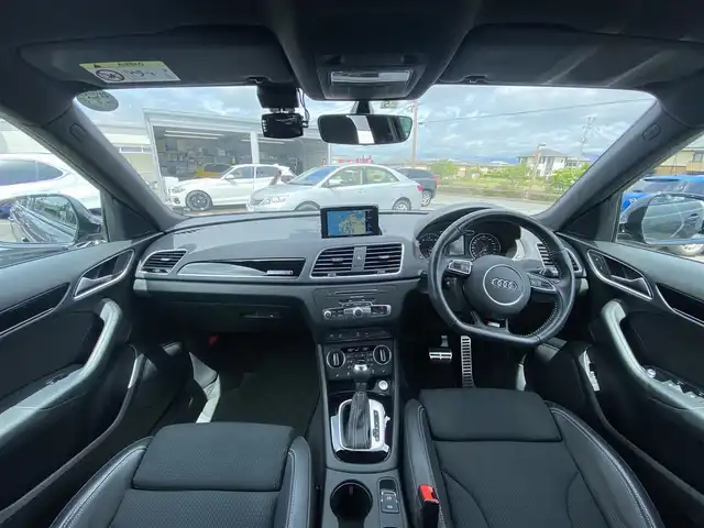 アウディ Ｑ３ Sラインコンペティション 福岡県 2018(平30)年 2.8万km デイトナグレーパールエフェクト ・１オーナー/・純正メモリーナビ／ＣＤ／ＤＶＤ/・バックカメラ/・ハーフレザーシート／シートヒーター/・社外ドライブレコーダー/・フルセグ/・ＥＴＣ/・純正１９ＡＷ/・プッシュスタート/・パーキングアシスト/・アイドリングストップ/・スマートキー/・スペアキー/・フルフラットシート/・オートライト/・LEDライト/・保証書/・取扱説明書