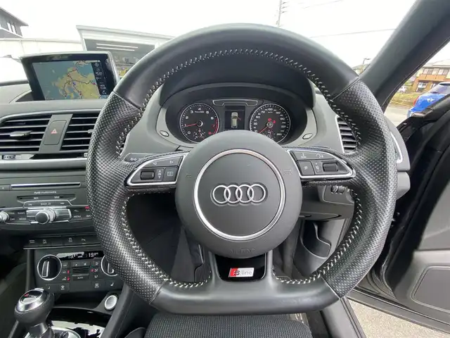 アウディ Ｑ３ Sラインコンペティション 福岡県 2018(平30)年 2.8万km デイトナグレーパールエフェクト ・１オーナー/・純正メモリーナビ／ＣＤ／ＤＶＤ/・バックカメラ/・ハーフレザーシート／シートヒーター/・社外ドライブレコーダー/・フルセグ/・ＥＴＣ/・純正１９ＡＷ/・プッシュスタート/・パーキングアシスト/・アイドリングストップ/・スマートキー/・スペアキー/・フルフラットシート/・オートライト/・LEDライト/・保証書/・取扱説明書