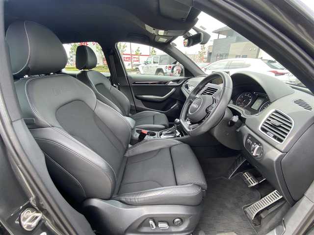 アウディ Ｑ３ Sラインコンペティション 福岡県 2018(平30)年 2.8万km デイトナグレーパールエフェクト ・１オーナー/・純正メモリーナビ／ＣＤ／ＤＶＤ/・バックカメラ/・ハーフレザーシート／シートヒーター/・社外ドライブレコーダー/・フルセグ/・ＥＴＣ/・純正１９ＡＷ/・プッシュスタート/・パーキングアシスト/・アイドリングストップ/・スマートキー/・スペアキー/・フルフラットシート/・オートライト/・LEDライト/・保証書/・取扱説明書