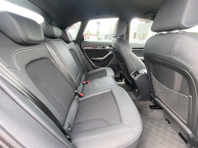 アウディ Ｑ３ Sラインコンペティション 福岡県 2018(平30)年 2.8万km デイトナグレーパールエフェクト ・１オーナー/・純正メモリーナビ／ＣＤ／ＤＶＤ/・バックカメラ/・ハーフレザーシート／シートヒーター/・社外ドライブレコーダー/・フルセグ/・ＥＴＣ/・純正１９ＡＷ/・プッシュスタート/・パーキングアシスト/・アイドリングストップ/・スマートキー/・スペアキー/・フルフラットシート/・オートライト/・LEDライト/・保証書/・取扱説明書