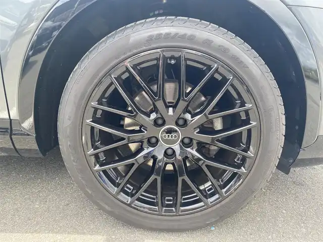 アウディ Ｑ３ Sラインコンペティション 福岡県 2018(平30)年 2.8万km デイトナグレーパールエフェクト ・１オーナー/・純正メモリーナビ／ＣＤ／ＤＶＤ/・バックカメラ/・ハーフレザーシート／シートヒーター/・社外ドライブレコーダー/・フルセグ/・ＥＴＣ/・純正１９ＡＷ/・プッシュスタート/・パーキングアシスト/・アイドリングストップ/・スマートキー/・スペアキー/・フルフラットシート/・オートライト/・LEDライト/・保証書/・取扱説明書