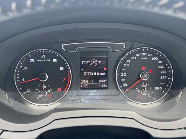 アウディ Ｑ３ Sラインコンペティション 福岡県 2018(平30)年 2.8万km デイトナグレーパールエフェクト ・１オーナー/・純正メモリーナビ／ＣＤ／ＤＶＤ/・バックカメラ/・ハーフレザーシート／シートヒーター/・社外ドライブレコーダー/・フルセグ/・ＥＴＣ/・純正１９ＡＷ/・プッシュスタート/・パーキングアシスト/・アイドリングストップ/・スマートキー/・スペアキー/・フルフラットシート/・オートライト/・LEDライト/・保証書/・取扱説明書
