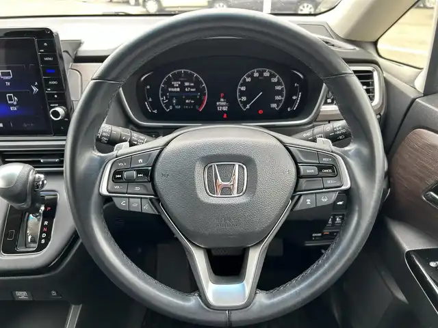 ホンダ オデッセイ アブソルート EX 愛媛県 2021(令3)年 7.6万km プレミアムヴィーナスブラックP 禁煙車/登録時走行距離75282km/純正ナビCD/DVD/フルセグTV/Bluetooth/HDMI/全方位カメラ/ビルトインETC2.0/前後ドライブレコーダー/衝突軽減ブレーキ/レーンキープサポート/BSM/追従クルーズコントロール/オートライト/オートハイビーム/LEDヘッドライト/LEDフォグランプ/スマートキー/両側パワースライドドア/電動バックドア/リヤオートエアコン/ハーフレザーシート/前席パワーシート/前席シートヒーター/純正フロアマット/純正アルミホイール