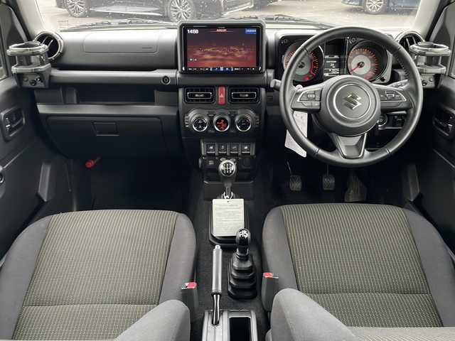 スズキ ジムニー XC 道東・釧路十勝 2021(令3)年 1.8万km シフォンアイボリーメタリックブラック2トーンルーフ ・４WD/・アルパイン9インチナビ/（CD・DVD・AM・FM・BT・フルセグ）/・バックカメラ/・ナビ連動前後ドライブレコーダー/・クルーズコントロール/・ステアリングスイッチ/・スマートキー/・プッシュスタート/・オートライト/・オートハイビーム/・横滑り防止装置/・純正ETC/・シートヒーター/・LEDヘッドライト/・純正ゴムマット/・ヘッドライトウォッシャー/・純正マットガード/・電動格納ミラー