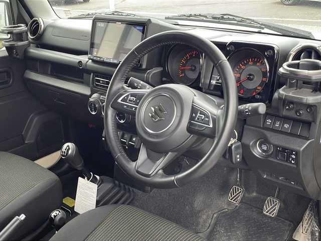 スズキ ジムニー XC 道東・釧路十勝 2021(令3)年 1.8万km シフォンアイボリーメタリックブラック2トーンルーフ ・４WD/・アルパイン9インチナビ/（CD・DVD・AM・FM・BT・フルセグ）/・バックカメラ/・ナビ連動前後ドライブレコーダー/・クルーズコントロール/・ステアリングスイッチ/・スマートキー/・プッシュスタート/・オートライト/・オートハイビーム/・横滑り防止装置/・純正ETC/・シートヒーター/・LEDヘッドライト/・純正ゴムマット/・ヘッドライトウォッシャー/・純正マットガード/・電動格納ミラー