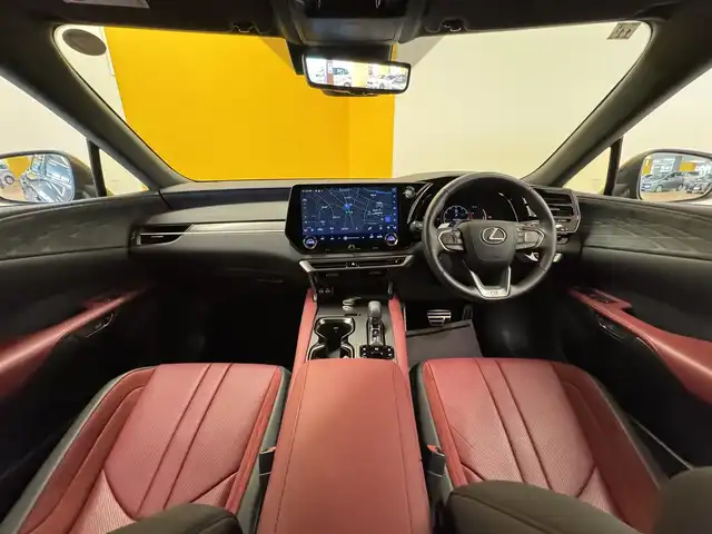レクサス ＲＸ 350 Fスポーツ 群馬県 2023(令5)年 0.4万km グラファイトブラックガラスフレーク レクサスセーフティシステム+/・プリクラッシュセーフティ/・レーダークルーズコントロール/・レーントレーシングアシスト/・夜間視界支援/・ロードサインアシスト/・ドライバー異常時対応システム/・プロアクティブドライビングアシスト/・リアカメラディテクション/・レーンチェンジアシスト/・先行車発進告知機能/・F/Rクロストラフィックアラート/・ブラインドスポットモニター/・オートマチックハイビーム/・クリアランスソナー/レクサスチームメイト/・アドバンストドライブ/・アドバンストパーク/純正14インチディスプレイ(ナビ機能付)/・フルセグTV/・BT/USB/AM.FM/・Applecarplay/Androidauto/パノラミックビューモニター/デジタルインナーミラー/パワーバックドア/ビルトイン2.0ETC/パドルシフト/革巻きステアリング/ステアリングスイッチ/ステアリングヒーター/三眼LEDヘッドライト/レザーシート/全席シートヒーター/エアーシート/電動パーキングブレーキ/オートホールド/ワイヤレス充電/スマートキー/純正21インチAW/純正フロアマット