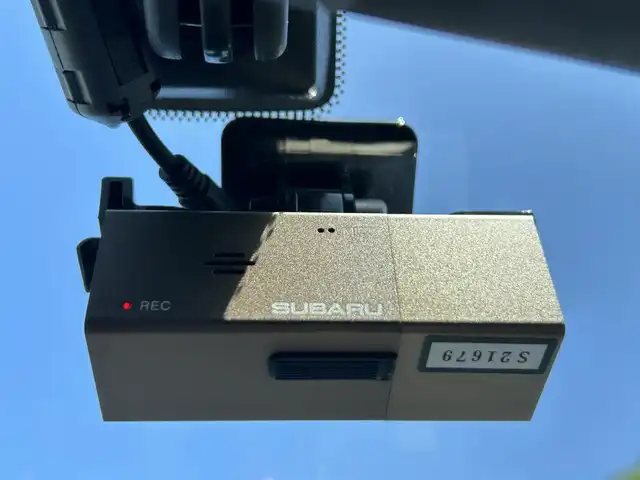 スバル インプレッサ スポーツ 2．0i－S アイサイト 道東・釧路十勝 2015(平27)年 9.9万km クリスタルホワイトP ワンオーナー/4WD/純正ナビ/(AM FM CD DVD BT フルセグTV)/バックカメラ/パワーシート(D/N)/レーダークルーズコントロール/衝突軽減ブレーキ/パドルシフト/ETC/プッシュスタート/スマートキー/ドアバイザー/フロアマット/革巻きステアリング/オートライト/フォグランプ