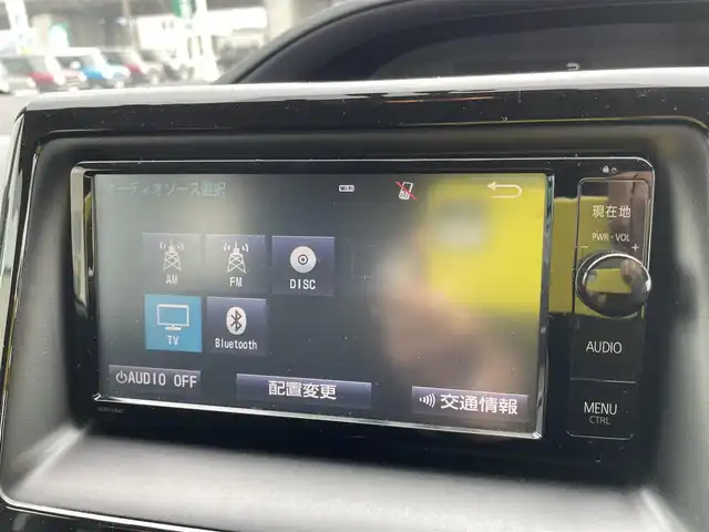 トヨタ ノア ハイブリッド G 石川県 2015(平27)年 4.6万km ホワイトパールクリスタルシャイン 純正メモリーナビ/CD/DVD/フルセグTV/バックカメラ/LEDヘッドライト/両側パワースライドドア/ETC/シートヒーター/クルーズコントロール/シートヒーター/オートエアコン/純正アルミホイール/オートライト/保証書