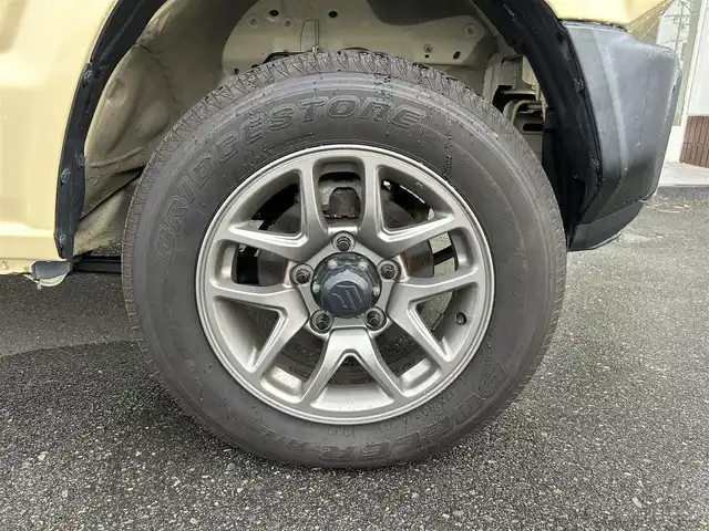 スズキ ジムニー XC 静岡県 2018(平30)年 5万km シフォンアイボリーメタリックブラック2トーンルーフ 純正ディスプレイオーディオ/（CD/DVD/Bluetooth/USB/BT）/セーフティサポート/・デュアルセンサーブレーキサポート/・誤発進抑制機能/・車線逸脱警報機能/クルーズコントロール/LEDヘッドランプ/オートライト/社外16インチアルミ/４WD/革巻きステアリングホイール/ステアリングスイッチ/前席シートヒーター/ダウンヒルアシストコントロール/スペアキー/キーレスプッシュスタートシステム