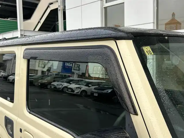 スズキ ジムニー XC 静岡県 2018(平30)年 5万km シフォンアイボリーメタリックブラック2トーンルーフ 純正ディスプレイオーディオ/（CD/DVD/Bluetooth/USB/BT）/セーフティサポート/・デュアルセンサーブレーキサポート/・誤発進抑制機能/・車線逸脱警報機能/クルーズコントロール/LEDヘッドランプ/オートライト/社外16インチアルミ/４WD/革巻きステアリングホイール/ステアリングスイッチ/前席シートヒーター/ダウンヒルアシストコントロール/スペアキー/キーレスプッシュスタートシステム