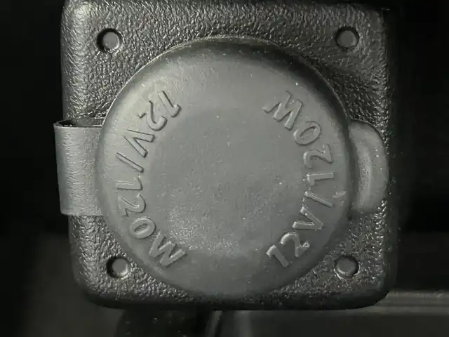 スズキ ジムニー XC 静岡県 2018(平30)年 5万km シフォンアイボリーメタリックブラック2トーンルーフ 純正ディスプレイオーディオ/（CD/DVD/Bluetooth/USB/BT）/セーフティサポート/・デュアルセンサーブレーキサポート/・誤発進抑制機能/・車線逸脱警報機能/クルーズコントロール/LEDヘッドランプ/オートライト/社外16インチアルミ/４WD/革巻きステアリングホイール/ステアリングスイッチ/前席シートヒーター/ダウンヒルアシストコントロール/スペアキー/キーレスプッシュスタートシステム