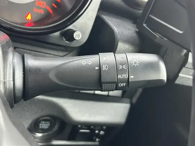 スズキ ジムニー XC 静岡県 2018(平30)年 5万km シフォンアイボリーメタリックブラック2トーンルーフ 純正ディスプレイオーディオ/（CD/DVD/Bluetooth/USB/BT）/セーフティサポート/・デュアルセンサーブレーキサポート/・誤発進抑制機能/・車線逸脱警報機能/クルーズコントロール/LEDヘッドランプ/オートライト/社外16インチアルミ/４WD/革巻きステアリングホイール/ステアリングスイッチ/前席シートヒーター/ダウンヒルアシストコントロール/スペアキー/キーレスプッシュスタートシステム